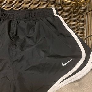 Nike Tempo Short Size Medium Like New